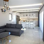 Apartman Aquamarine Luxury - Stegna - Beachfront, Jacuzzi , Smart Home, Great View *