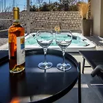 Apartman Aquamarine Luxury - Stegna - Beachfront, Jacuzzi , Smart Home, Great View *