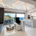 Aquamarine Luxury - Stegna - Beachfront, Jacuzzi , Smart Home, Great View アパート