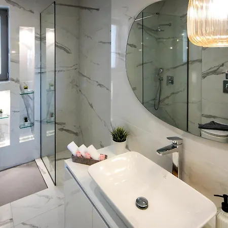 Aquamarine Luxury - Stegna - Beachfront, Jacuzzi , Smart Home, Great View Lägenhet