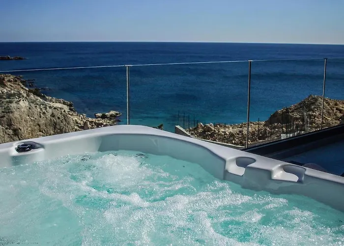 Aquamarine Luxury - Stegna - Beachfront, Jacuzzi , Smart Home, Great View