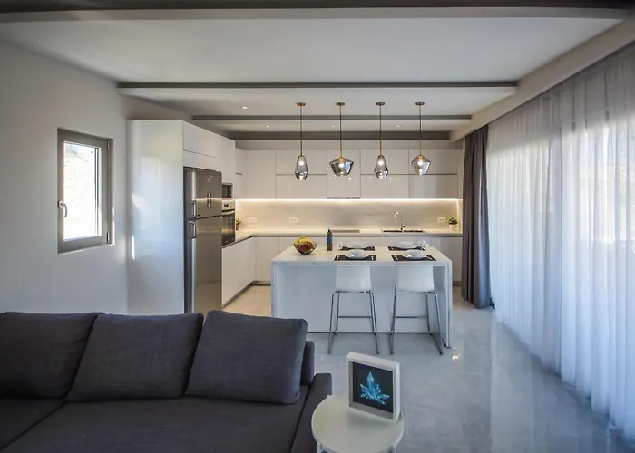 Aquamarine Luxury - Stegna - Beachfront, Jacuzzi , Smart Home, Great View 아파트 아크앤젤로스