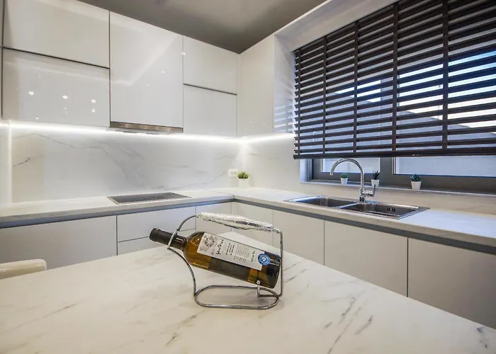 Aquamarine Luxury - Stegna - Beachfront, Jacuzzi , Smart Home, Great View 아파트 *