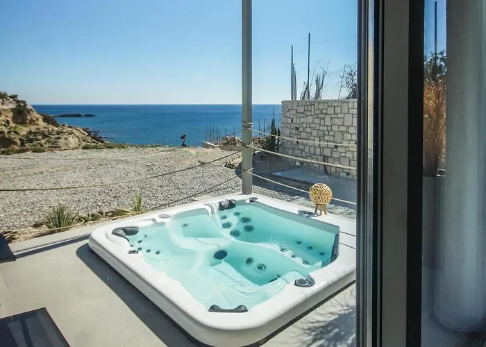 Aquamarine Luxury - Stegna - Beachfront, Jacuzzi , Smart Home, Great View * 아크앤젤로스