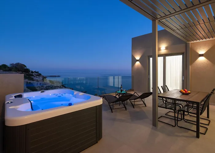 شقة Aquamarine Luxury - Stegna - Beachfront, Jacuzzi , Smart Home, Great View
