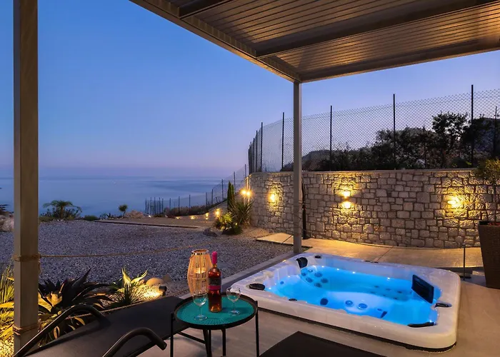 Aquamarine Luxury - Stegna - Beachfront, Jacuzzi , Smart Home, Great View أرخانجلوس