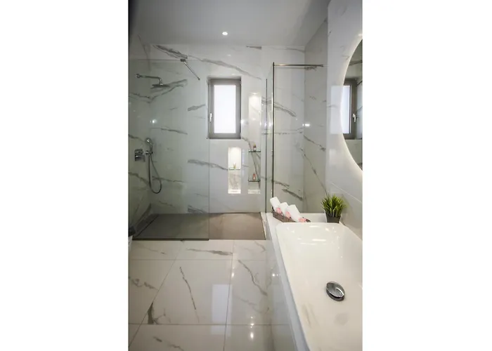 Aquamarine Luxury - Stegna - Beachfront, Jacuzzi , Smart Home, Great View أرخانجلوس