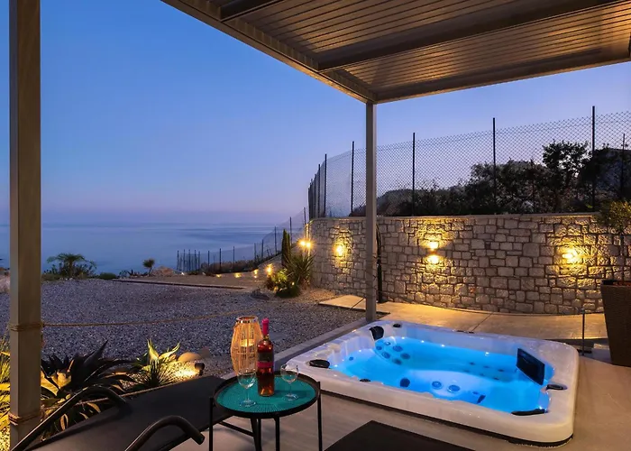 Aquamarine Luxury - Stegna - Beachfront, Jacuzzi , Smart Home, Great View