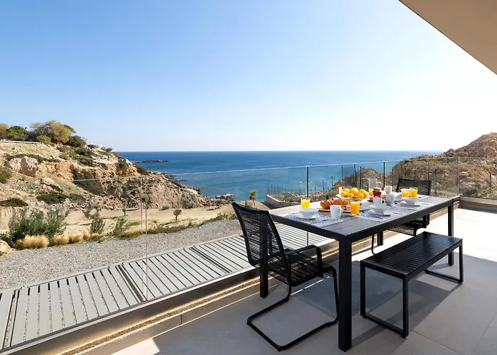 Aquamarine Luxury - Stegna - Beachfront, Jacuzzi , Smart Home, Great View Daire