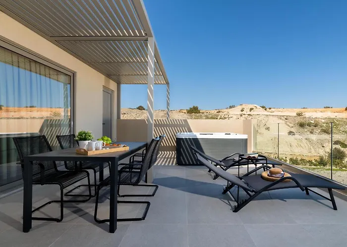 Aquamarine Luxury - Stegna - Beachfront, Jacuzzi , Smart Home, Great View Daire