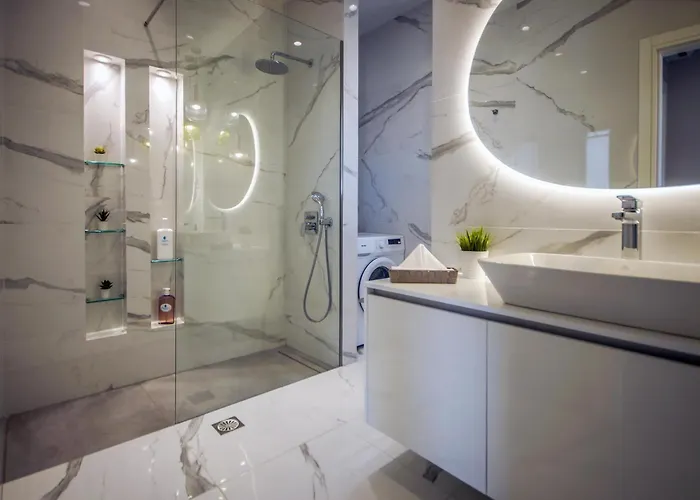 Aquamarine Luxury - Stegna - Beachfront, Jacuzzi , Smart Home, Great View Daire