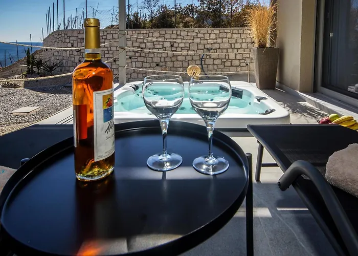 Daire Aquamarine Luxury - Stegna - Beachfront, Jacuzzi , Smart Home, Great View *