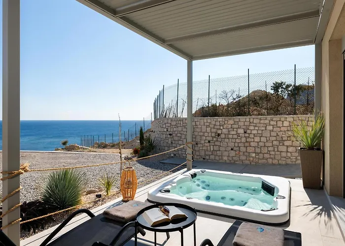 Aquamarine Luxury - Stegna - Beachfront, Jacuzzi , Smart Home, Great View *