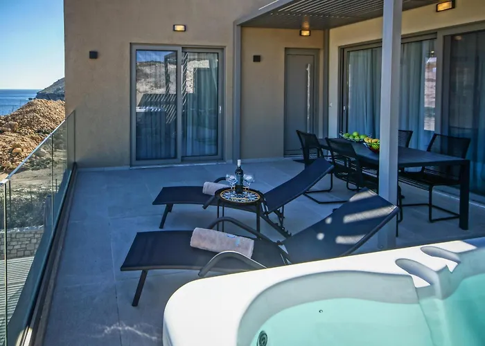 Apartamento Aquamarine Luxury - Stegna - Beachfront, Jacuzzi , Smart Home, Great View *